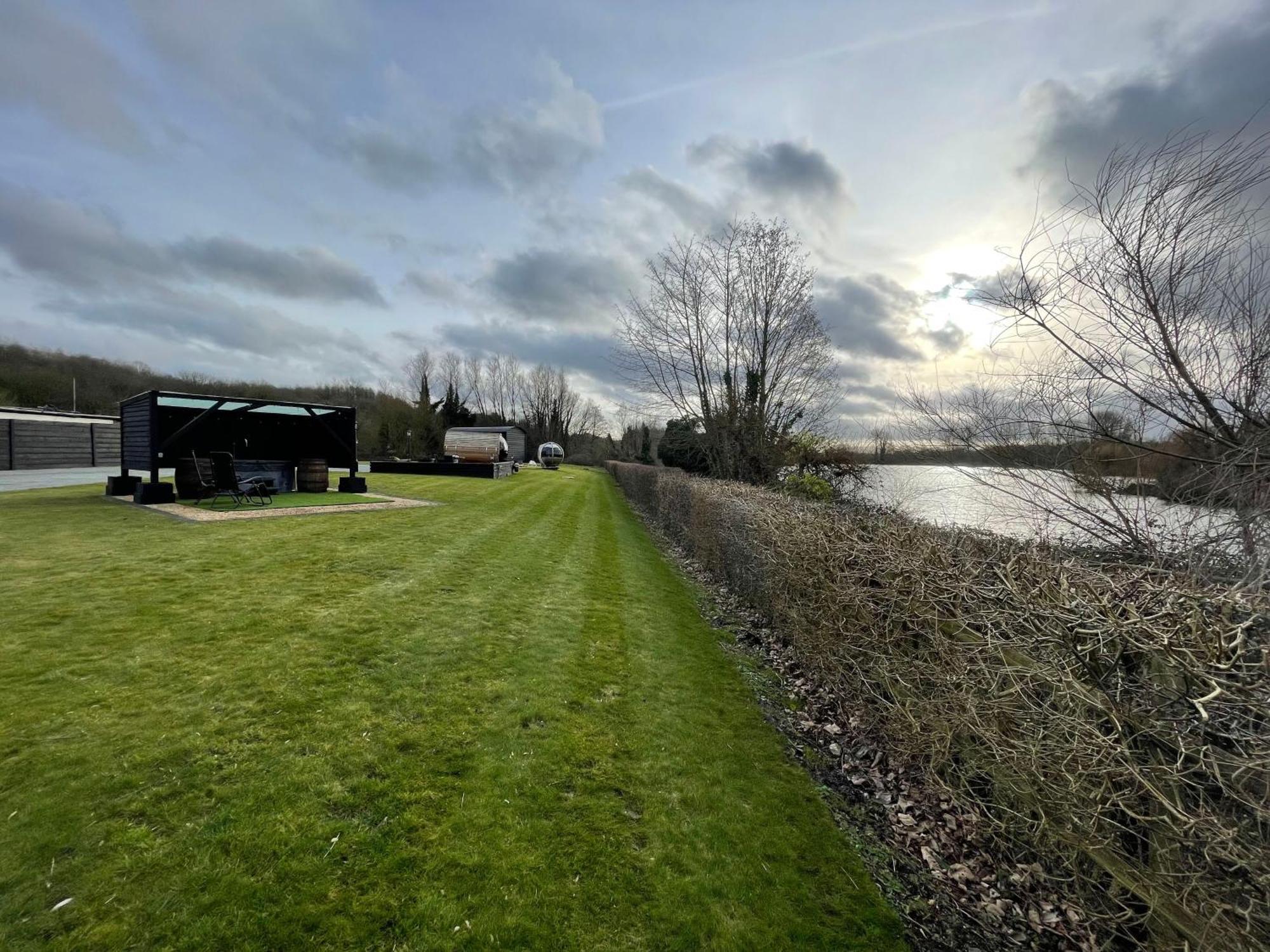 Lake View Retreats Rickmansworth Exterior foto